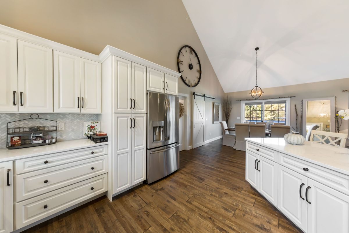 Nice modern looking kitchen
